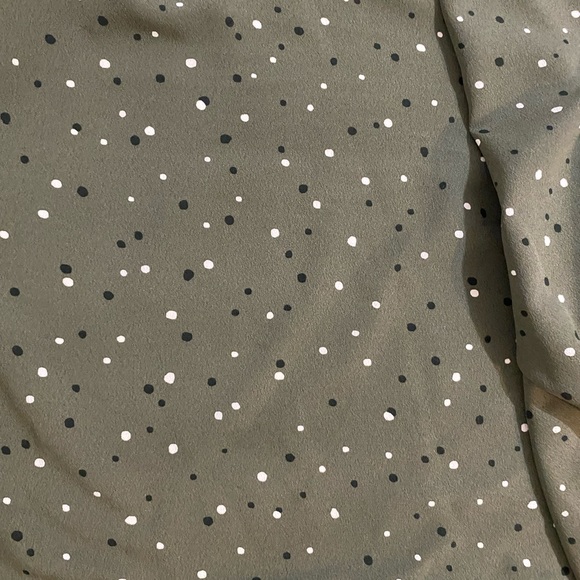 Green with black and white polka dots button up from H&M. size 2 - Picture 4 of 4